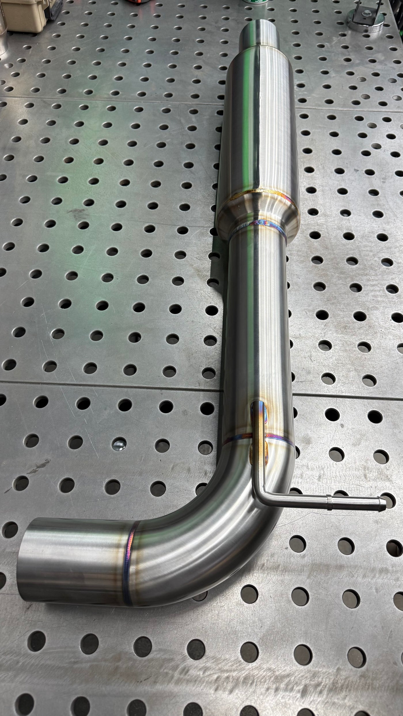 AWE-Fitment Resonated Midpipe — GTI / GLI (Mk7/Mk7.5)